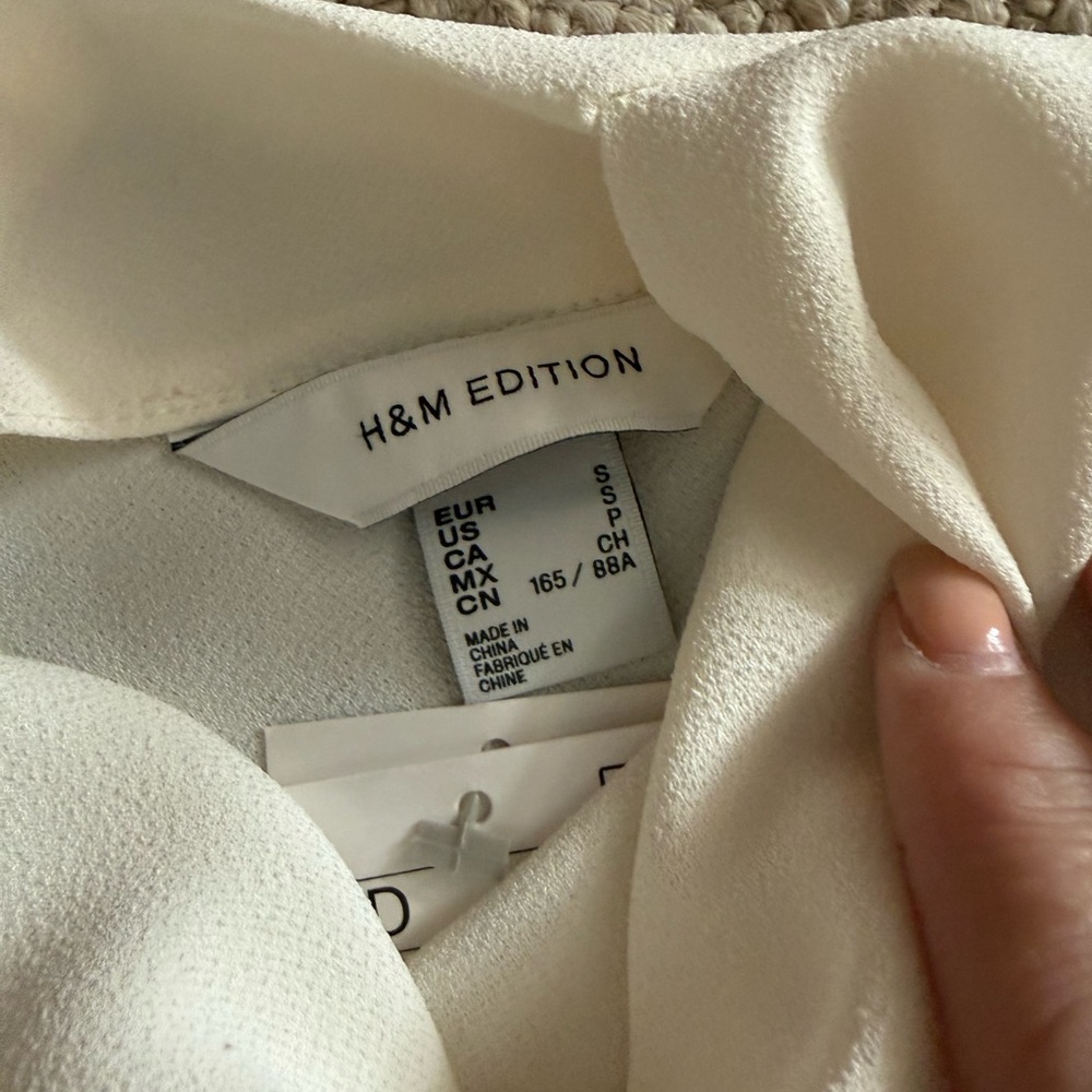 H&M Cream Ruffle Sleeve Blouse - Picture 10 of 12